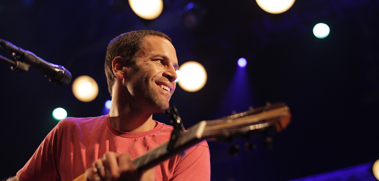 jack johnson in concert with the guitar of reality.