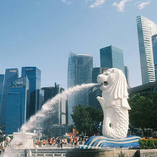 Statue and skyline in singapore