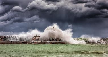 Big Waves Under Cloudy Sky