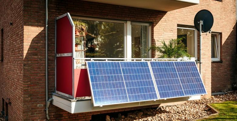 plug in solar panels on apartment balcony